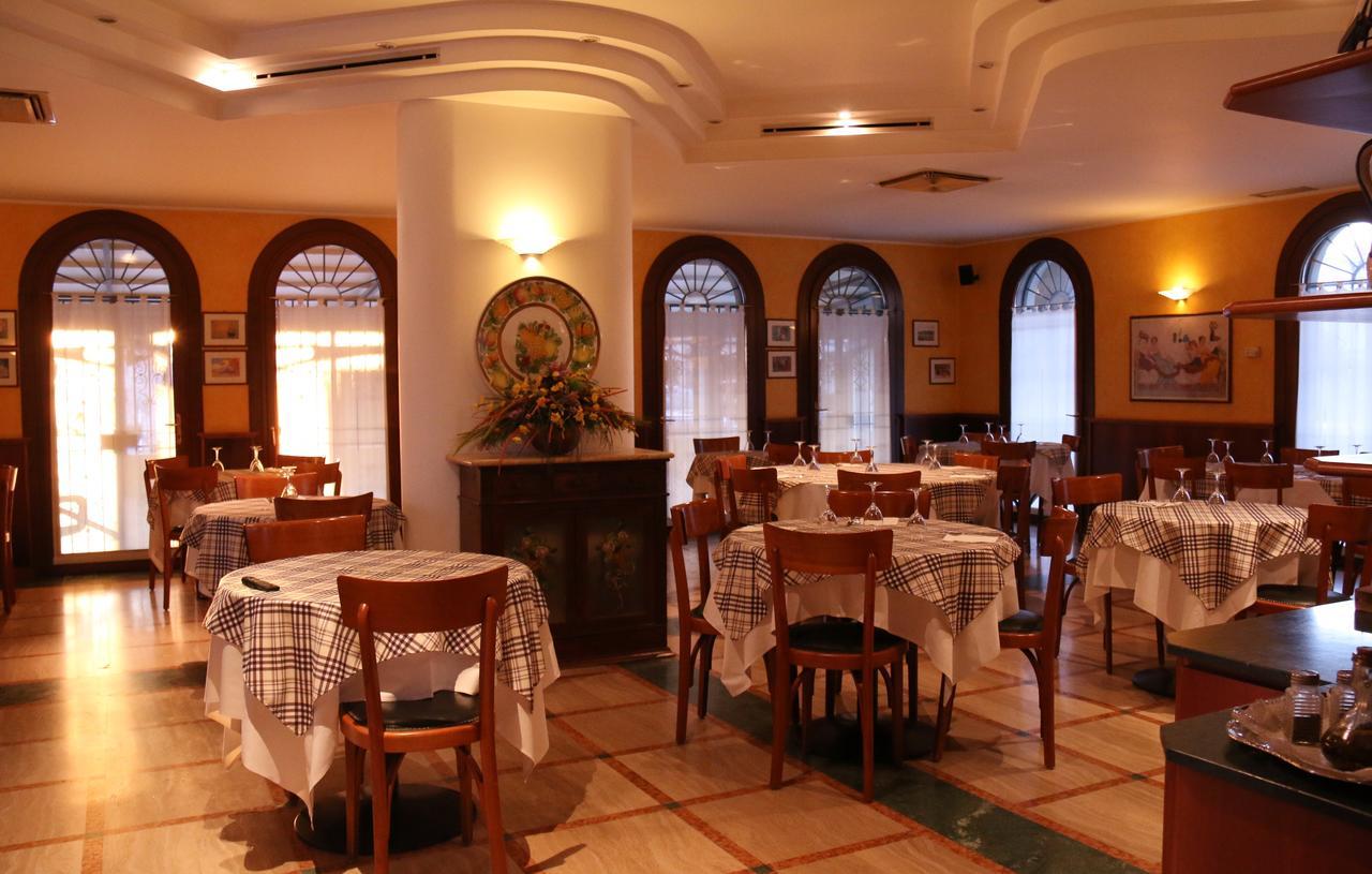 Hotel Ristorante Regina Mozzanica Luaran gambar