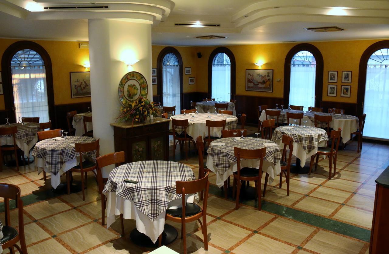 Hotel Ristorante Regina Mozzanica Luaran gambar