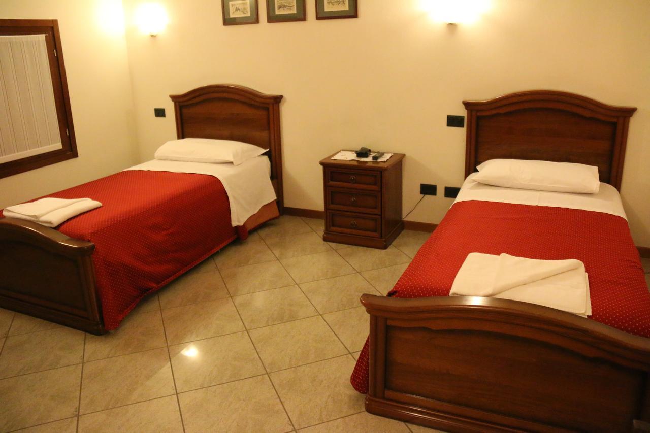 Hotel Ristorante Regina Mozzanica Bilik gambar