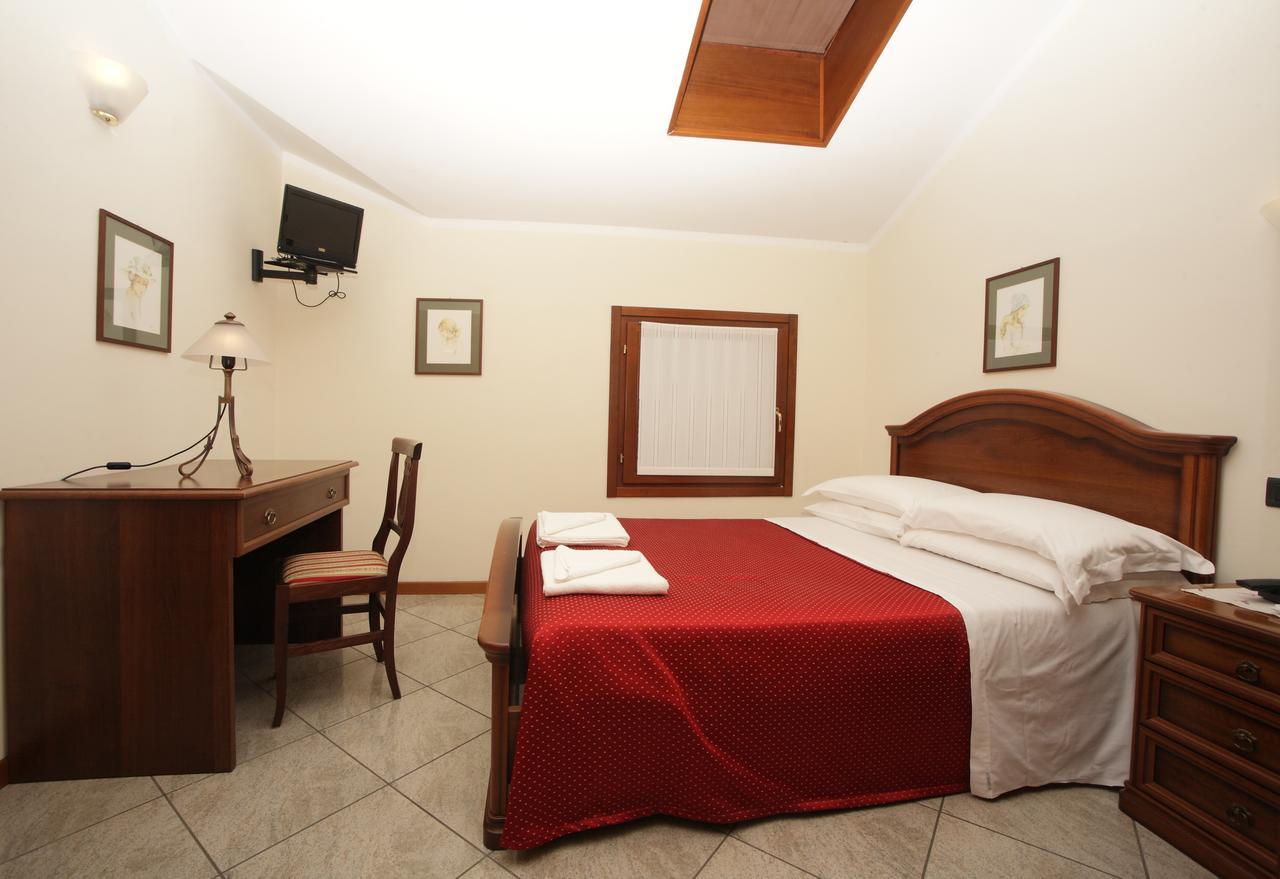 Hotel Ristorante Regina Mozzanica Luaran gambar