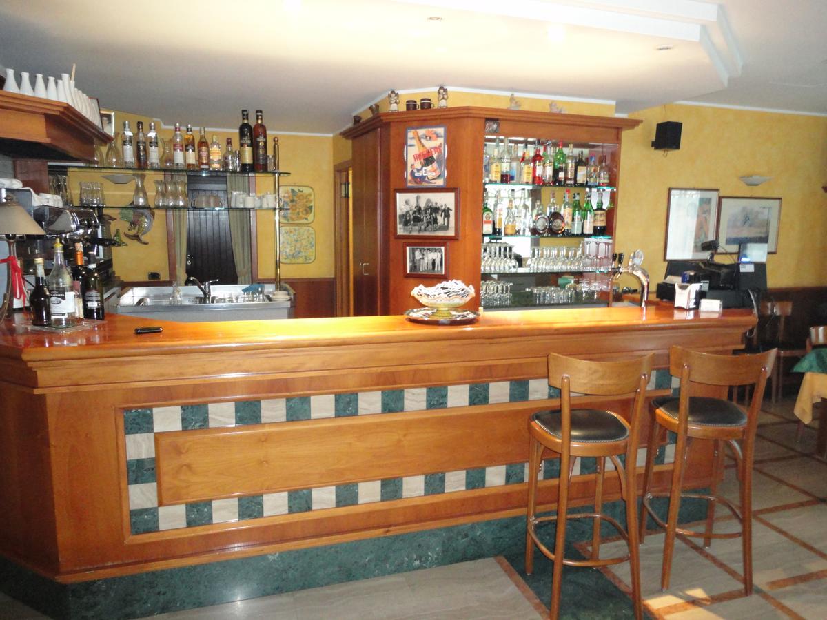 Hotel Ristorante Regina Mozzanica Luaran gambar