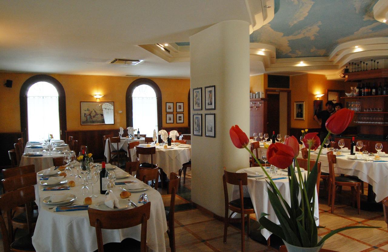 Hotel Ristorante Regina Mozzanica Luaran gambar