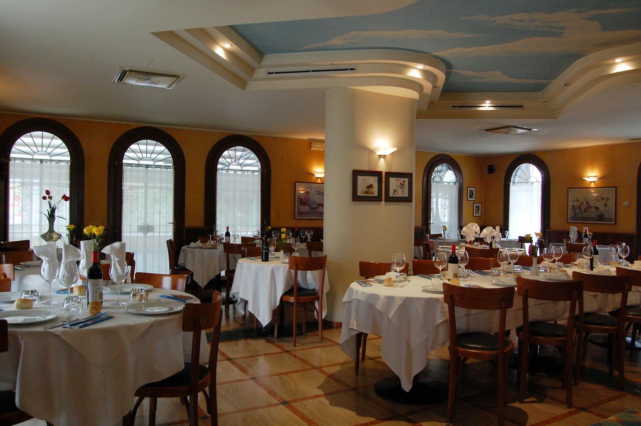 Hotel Ristorante Regina Mozzanica Luaran gambar